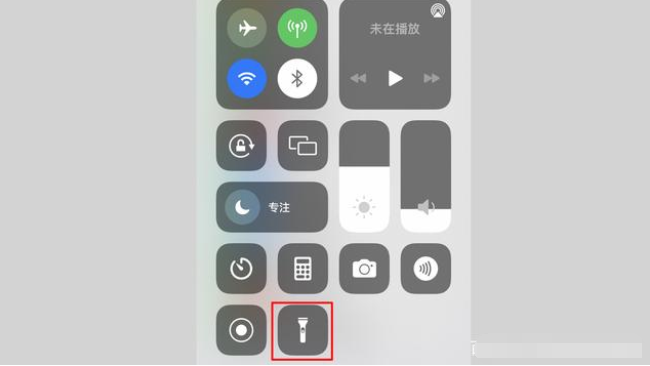 手电筒在手机哪里打开